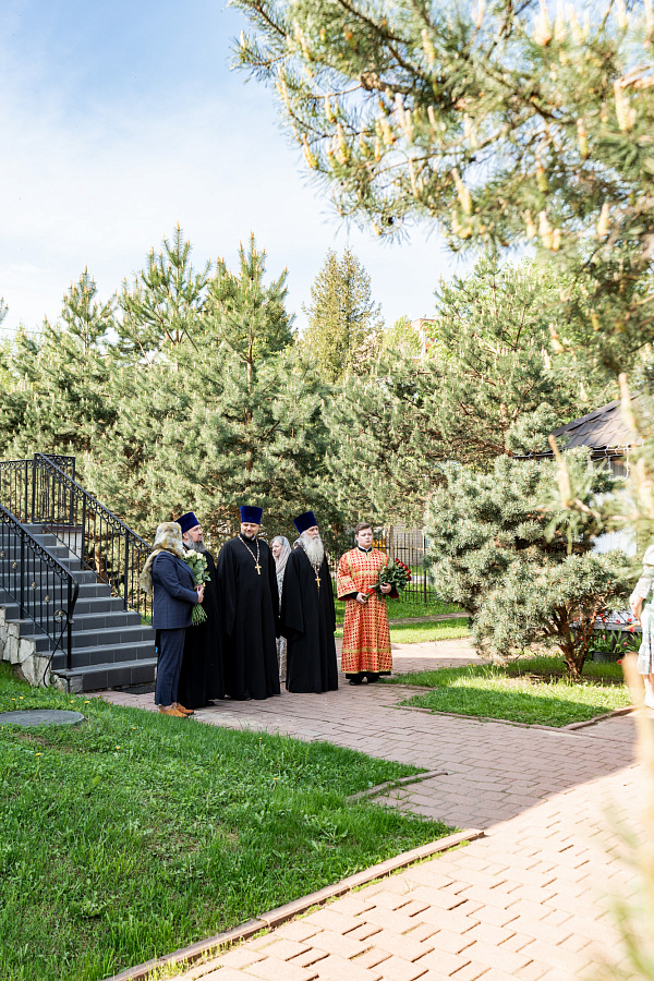 Божественная литургия в храме иконы Божией Матери «Нечаянная Радость» в посёлке санатория «Подмосковье» г.о. Домодедово